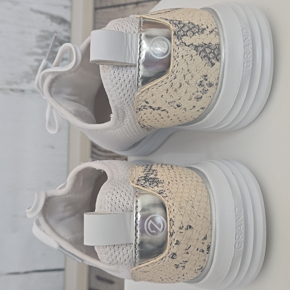 Cole hann grand sport journey sneaker White snakeskin silver size 9 women's - Picture 3 of 13